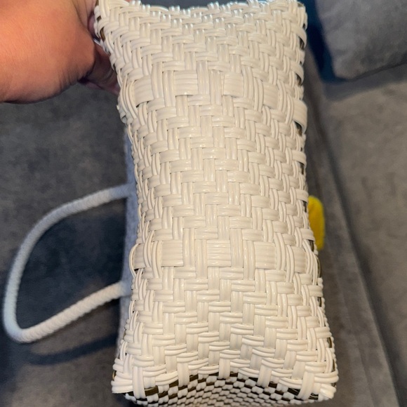 Mexican Artisanal white and gold tote bag with hanging tassels - Picture 10 of 12